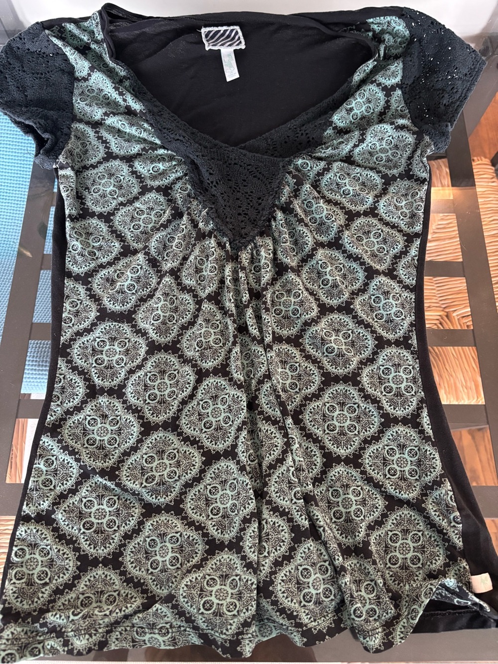Gentle Fawn Black and Mint Lace-Trim V-Neck Short Sleeve Tee